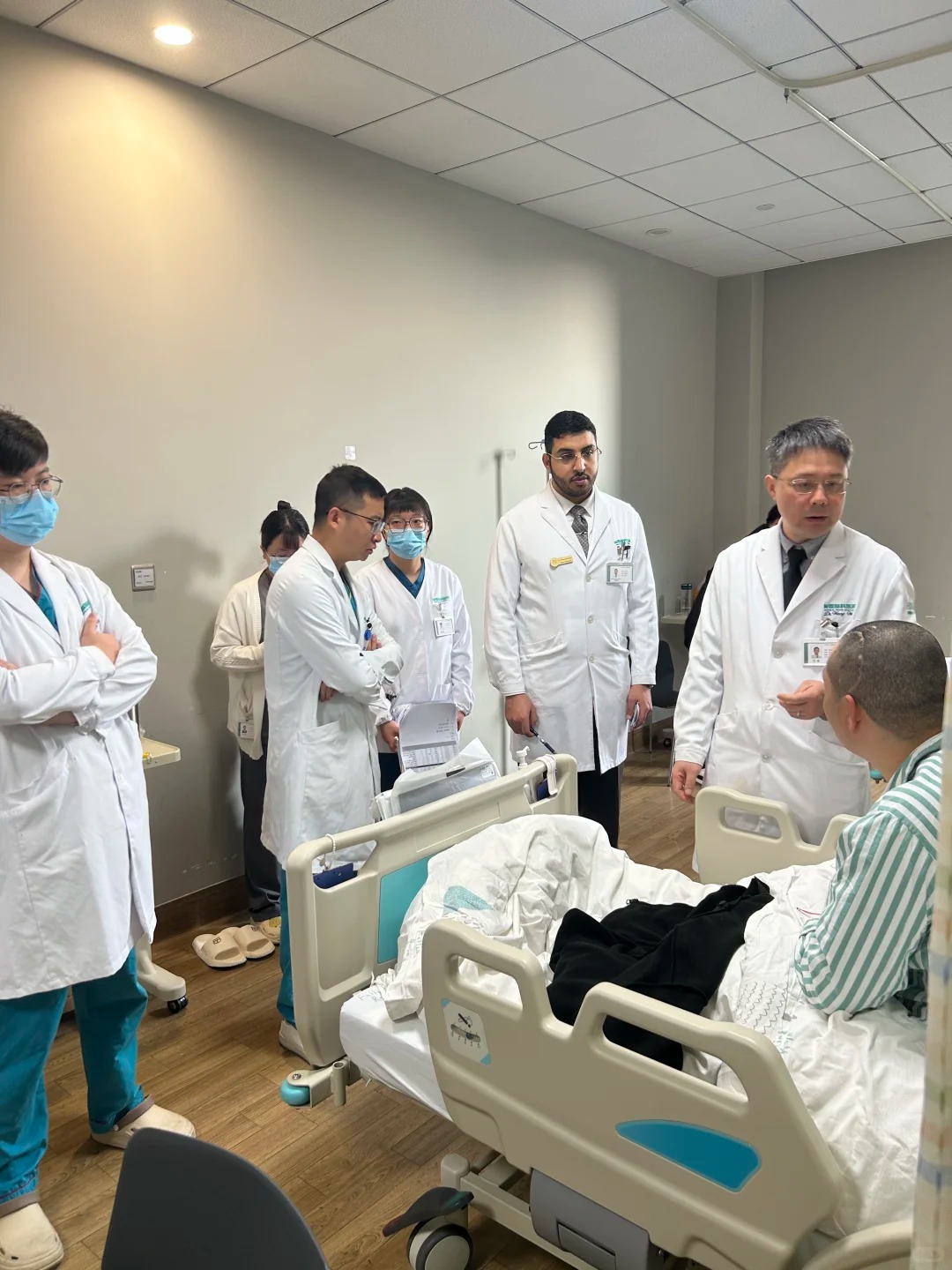 Doctor bedside consultation