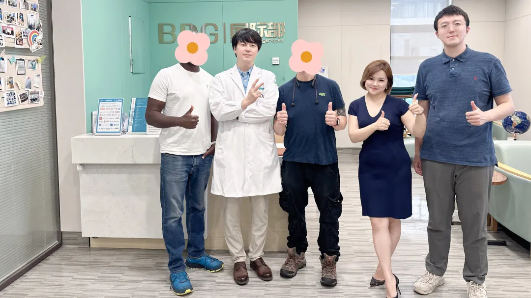 Donglei Brain Hospital team with international patient